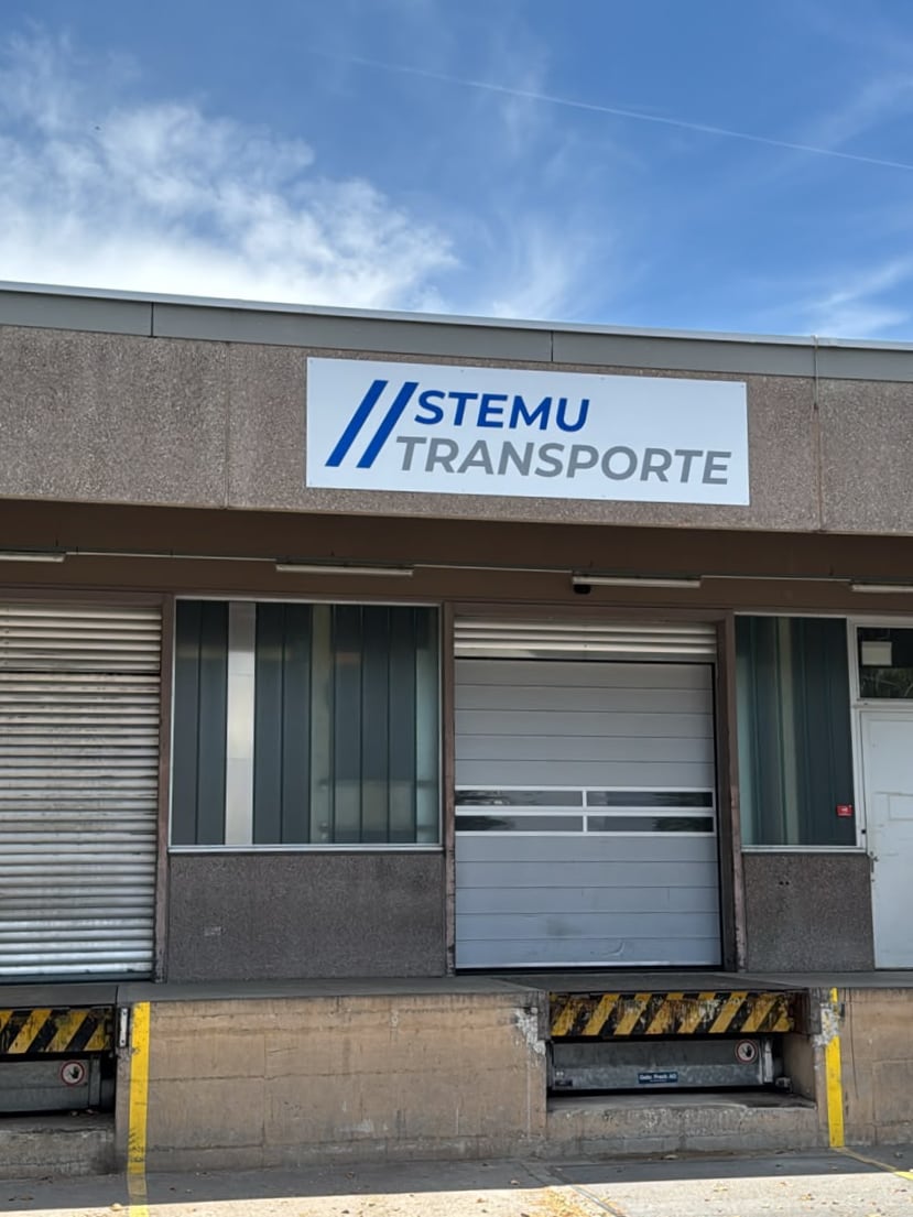 Stemu Transporte Gebäude mit Laderampen